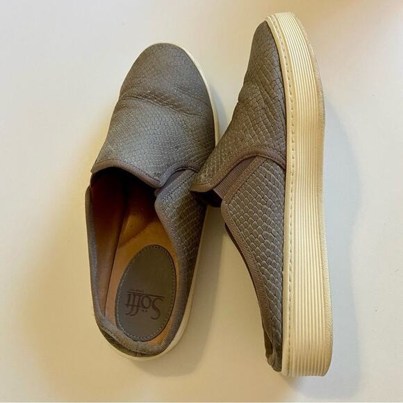 Sofft womens slip on loafers gray textured snake skin faux suede business casual - Picture 3 of 8